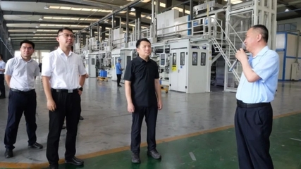 解洪濤調研區工業項目建設指揮部：環?？萍贾G色發展